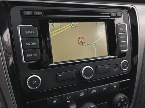 Used 2014 Volkswagen Passat 1.8T SE image 32