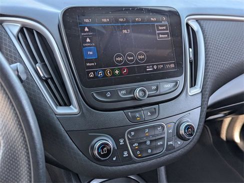 Used 2022 Chevrolet Malibu LT image 28