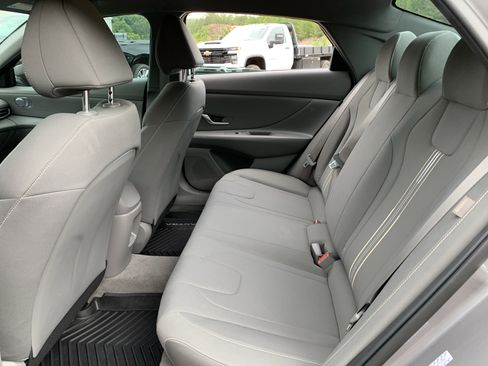 Used 2024 Hyundai Elantra SEL FWD image 27