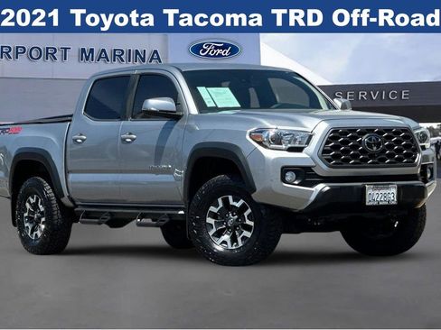 Used 2021 Toyota Tacoma TRD Off-Road w/ Technology Package AWD/4WD image 2