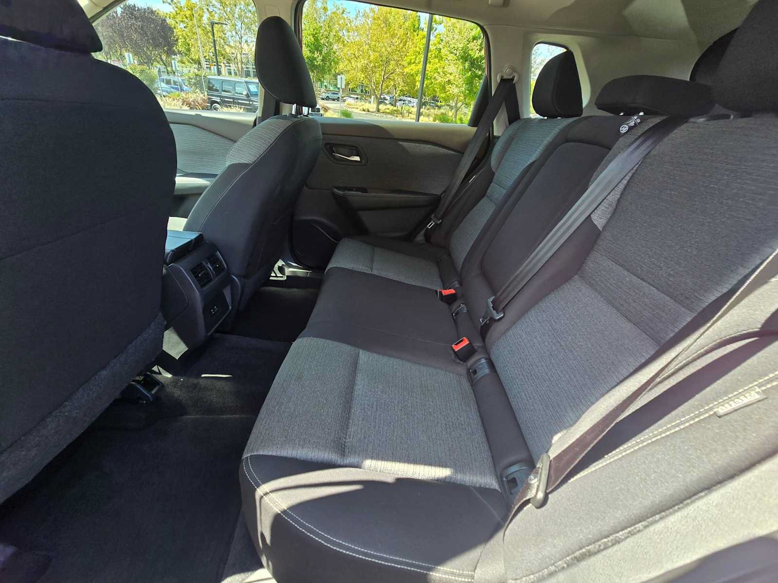 Used 2023 Nissan Rogue SV FWD image 16