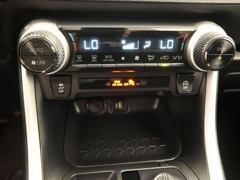 Used 2025 Toyota RAV4 XLE AWD/4WD image 19