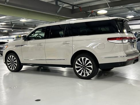 Used 2022 Lincoln Navigator L Reserve AWD/4WD image 4