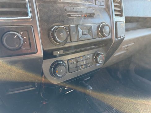 Used 2015 Ford F150 XLT image 16