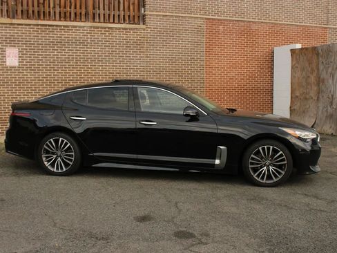 Used 2018 Kia Stinger Premium image 2