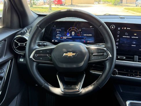 Used 2025 Chevrolet Equinox LT FWD image 29