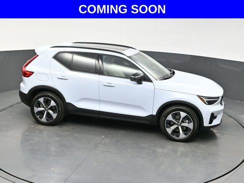 Used 2026 Volvo XC40 B5 Plus AWD/4WD image 37