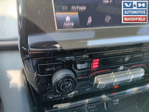 Used 2023 Jeep Grand Cherokee Altitude AWD/4WD image 11