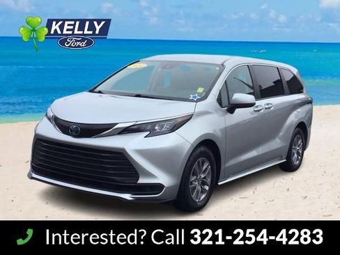 Used 2024 Toyota Sienna LE image 1