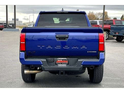 Used 2024 Toyota Tacoma TRD Sport image 4
