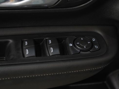 Used 2024 GMC Terrain SLT image 22