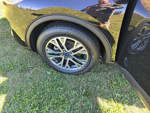 Used 2021 Ford Escape SEL image 40