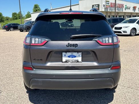 Used 2023 Jeep Cherokee Altitude Lux AWD/4WD image 3