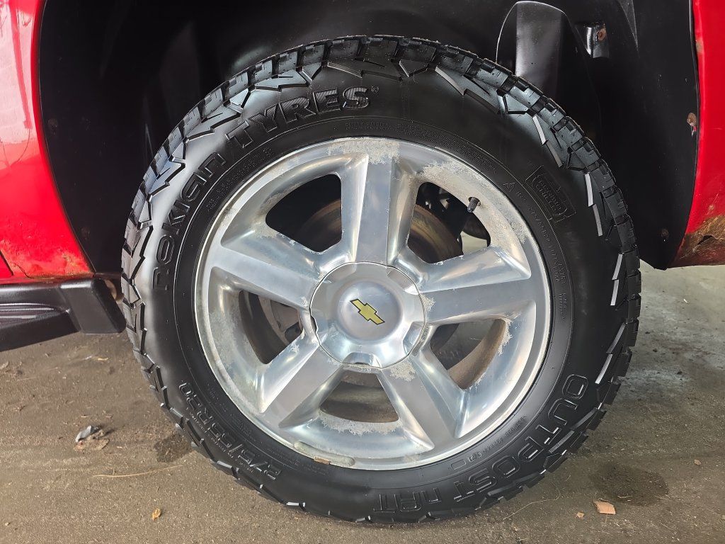 Used 2011 Chevrolet Avalanche LT AWD/4WD image 33