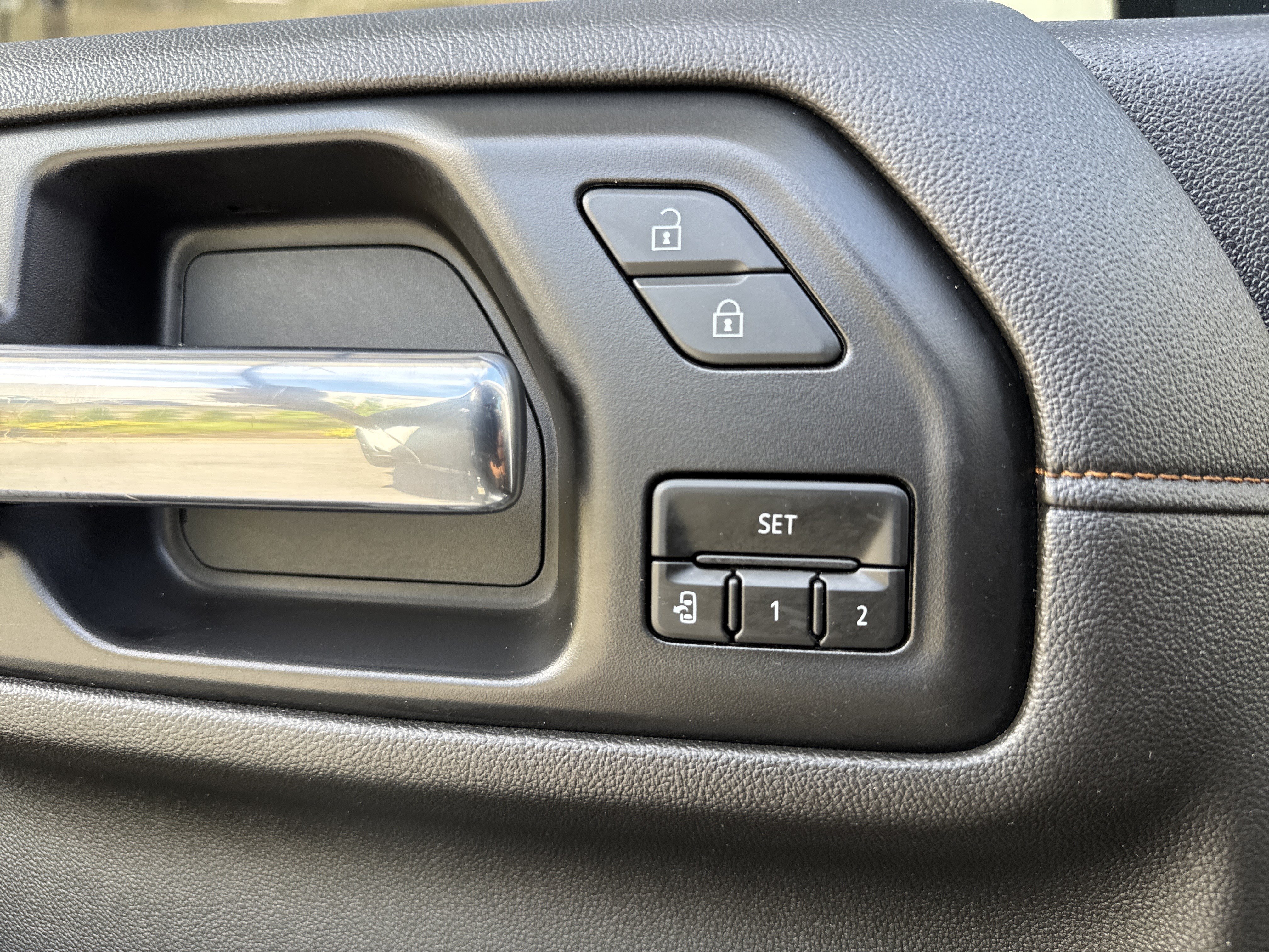 Used 2022 GMC Sierra 3500 AT4 w/ AT4 Preferred Package AWD/4WD image 16