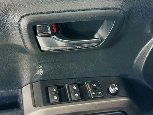 Certified 2017 Toyota Tacoma TRD Off-Road image 18