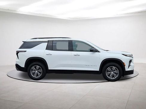 Used 2024 Chevrolet Traverse LT image 8