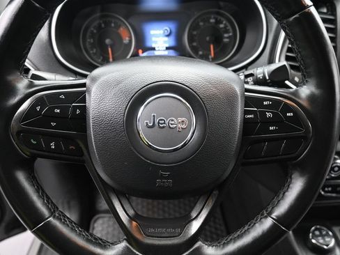 Used 2019 Jeep Cherokee Trailhawk w/ Cold Weather Group AWD/4WD image 13