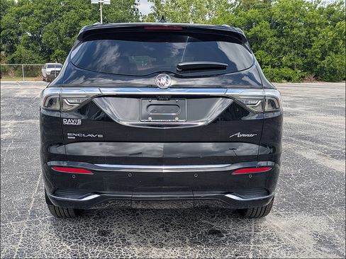 Used 2023 Buick Enclave Avenir AWD/4WD image 6