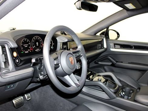 Certified 2026 Porsche Cayenne S AWD/4WD image 4