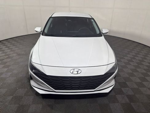 Used 2023 Hyundai Elantra SEL FWD image 3