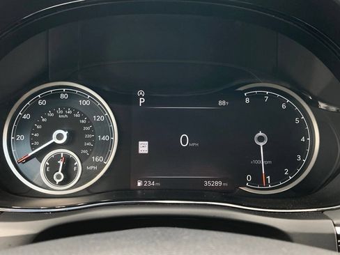 Used 2025 Genesis GV70 2.5T AWD/4WD image 17