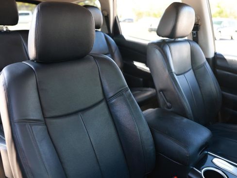 Used 2014 Nissan Pathfinder S image 16