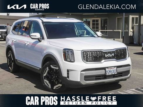 Used 2023 Kia Telluride EX w/ EX Captain's Chair Package image 1