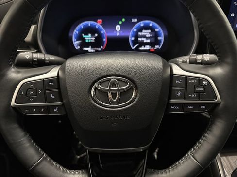 Used 2024 Toyota Highlander Limited image 16