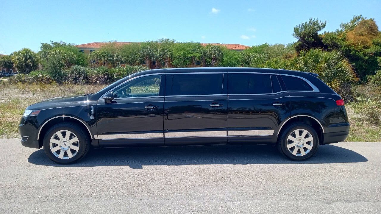 Used 2014 Lincoln MKT AWD image 1