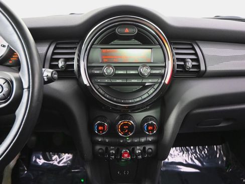 Used 2016 MINI Cooper 4-Door Hardtop image 26