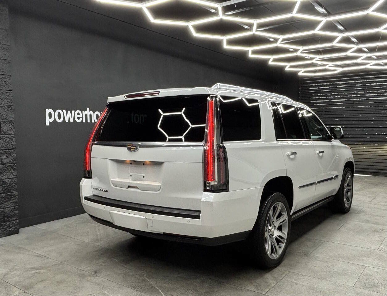 Used 2016 Cadillac Escalade Premium AWD/4WD image 12