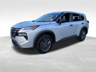 Used 2024 Nissan Rogue S FWD video 3