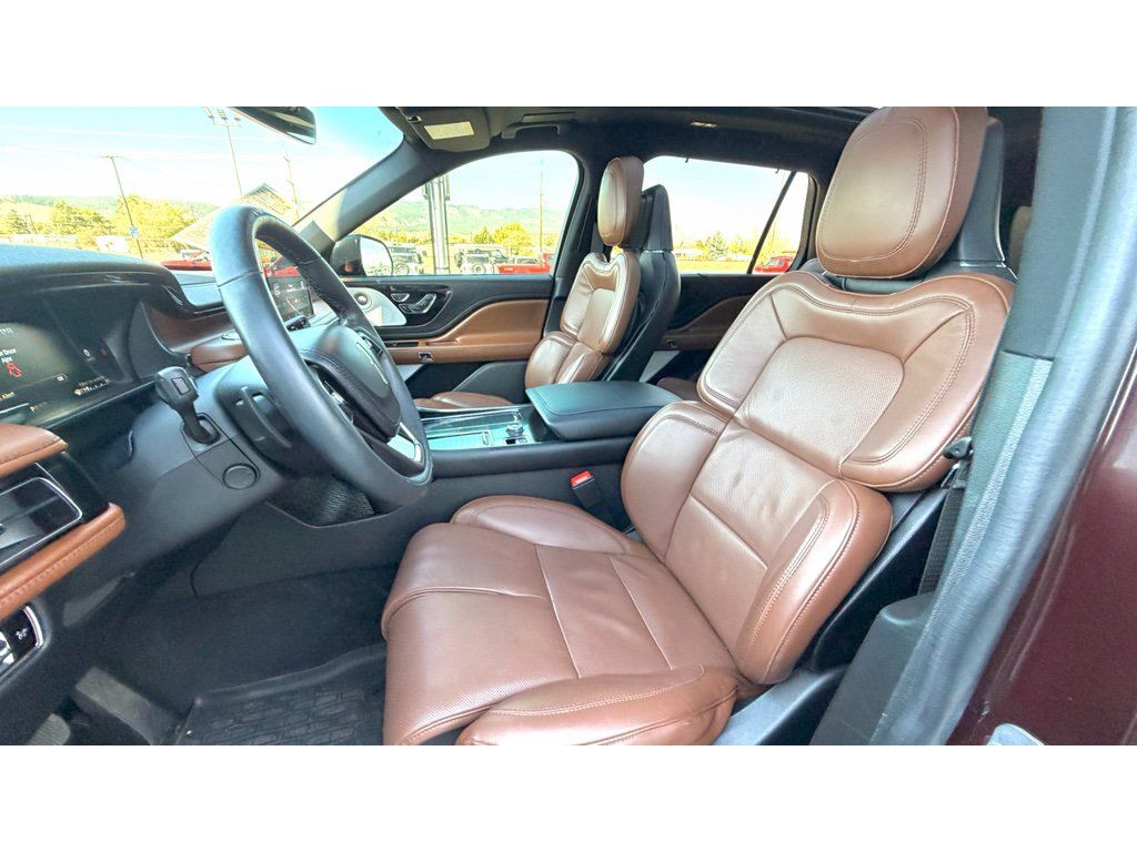Used 2023 Lincoln Aviator Reserve w/ Equipment Group 201A RWD image 21