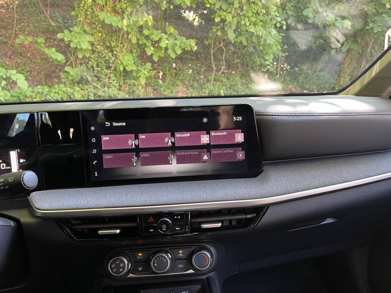 Used 2025 Nissan Kicks SV AWD/4WD image 22
