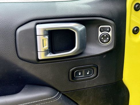 Used 2023 Jeep Wrangler Unlimited Sahara w/ Cold Weather Group AWD/4WD image 19
