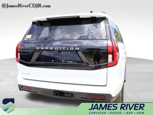 Used 2025 Ford Expedition Active AWD/4WD image 13