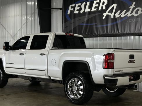 Used 2018 GMC Sierra 2500 Denali w/ Duramax Plus Package AWD/4WD image 18