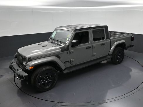Used 2022 Jeep Gladiator Sport AWD/4WD image 23