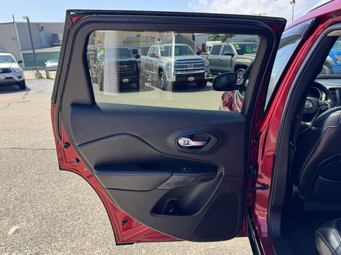 Used 2014 Jeep Cherokee Limited AWD/4WD image 31