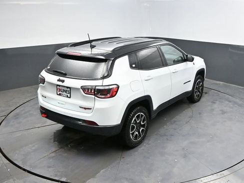 Used 2025 Jeep Compass Trailhawk AWD/4WD image 44