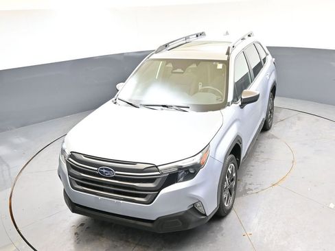 Certified 2025 Subaru Forester Premium AWD/4WD image 37