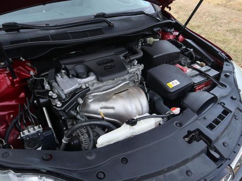 Used 2016 Toyota Camry XSE w/ Moonroof Package image 29