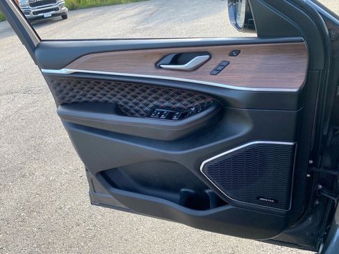 Used 2022 Jeep Grand Cherokee Summit image 24