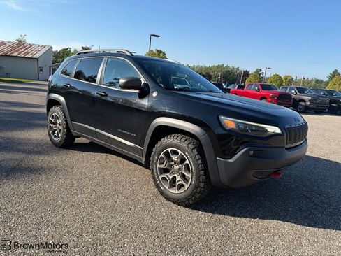 Used 2020 Jeep Cherokee Trailhawk w/ Cold Weather Group AWD/4WD image 1