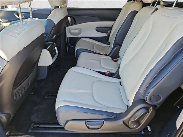 Used 2026 Kia Carnival EX FWD image 18