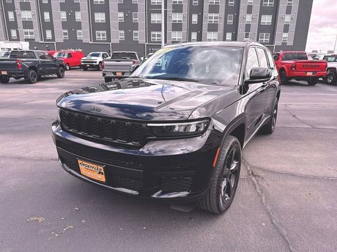 Used 2023 Jeep Grand Cherokee L Laredo AWD/4WD image 1