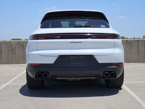 Certified 2024 Porsche Cayenne AWD/4WD image 7
