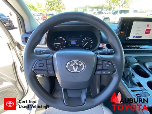 Certified 2026 Toyota Sienna LE FWD image 40