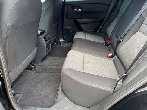 Used 2024 Nissan Rogue SV FWD image 10